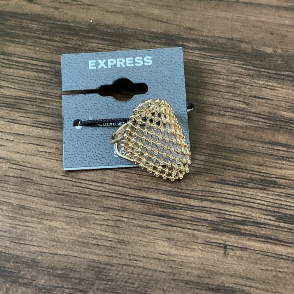 Express beautiful ring size 7 - Picture 2 of 10
